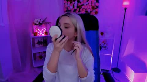 aurorawrenfield online show from 09-12-25, 01:38