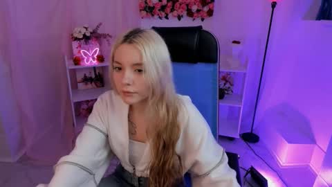 aurorawrenfield online show from 09-19-25, 10:38