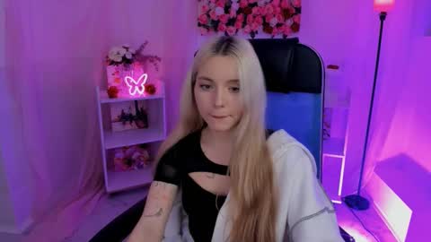 aurorawrenfield online show from 09-22-25, 10:39