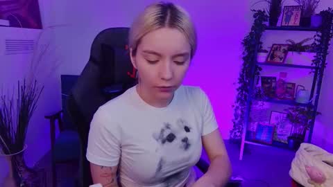 aurorawrenfield online show from 09-25-25, 04:38