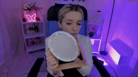 aurorawrenfield online show from 10-08-25, 04:54