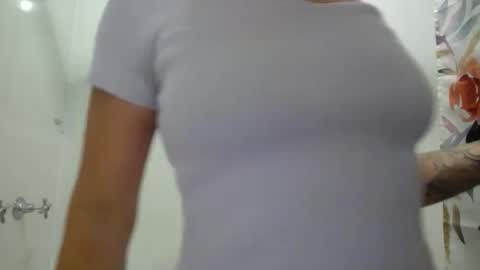 Snapshot of aussielovingxxx chatting on 12-13-24, 11:02 Milf4u online show from 12-13-24, 11:02