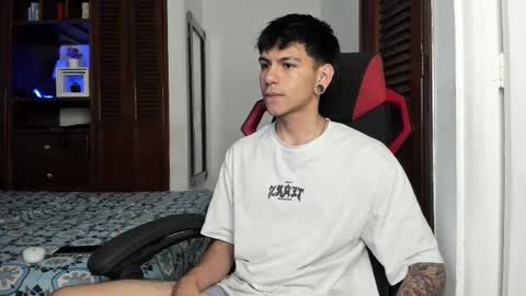 Snapshot of austin_falcon chatting on 11-06-25, 01:12 Austin online show from 11-06-25, 01:12