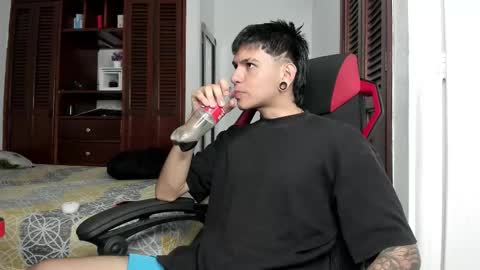 Snapshot of austin_falcon chatting on 11-13-25, 08:08 Austin online show from 11-13-25, 08:08