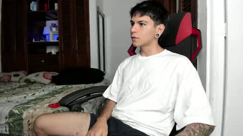 Snapshot of austin_falcon chatting on 11-26-25, 09:05 Austin online show from 11-26-25, 09:05