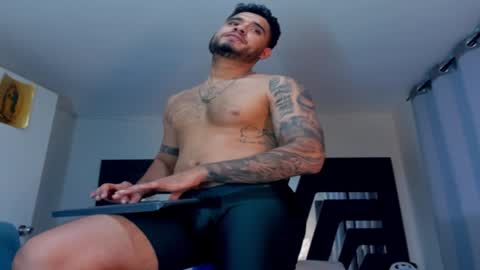 AustinTorres  online show from 01-11-25, 04:59