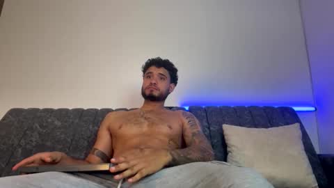 Snapshot of austintorres_ chatting on 05-05-26, 01:02 AustinTorres online show from 05-05-26, 01:02