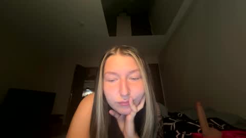 Snapshot of autumn2704 chatting on 09-28-25, 02:55 autumn2704 online show from 09-28-25, 02:55