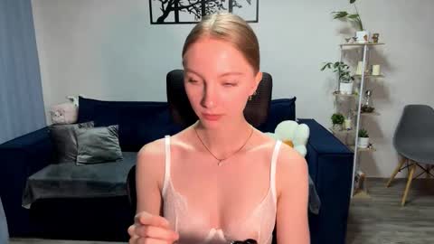 Annie online show from 10-16-25, 05:03