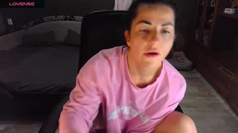 Ava online show from 10-28-25, 05:04