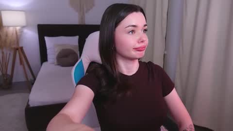 Ava online show from 09-17-25, 04:08