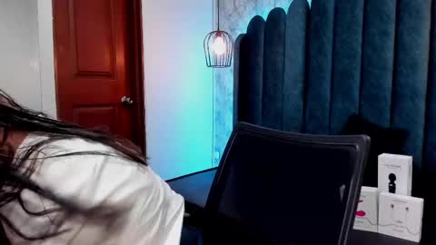              online show from 02-19-25, 02:23