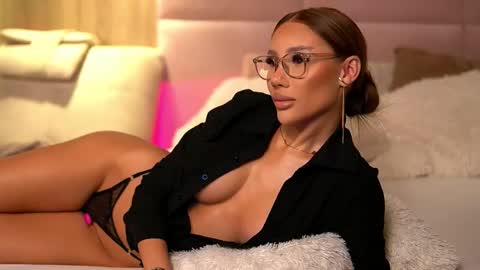 Ava online show from 11-17-25, 10:37