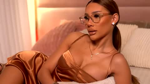 Ava online show from 01-12-26, 03:34