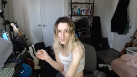 Ava online show from 04-10-26, 08:46