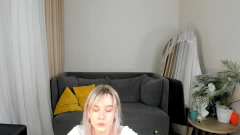 avabloom_ online show from 11-02-25, 09:39