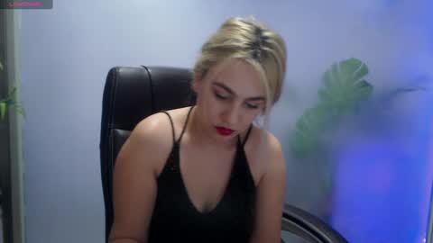 Snapshot of avablue_ chatting on 12-06-24, 11:00 online show from 12-06-24, 11:00