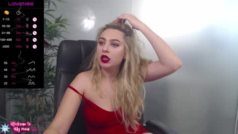 Snapshot of avablue_ chatting on 12-16-24, 10:40 online show from 12-16-24, 10:40