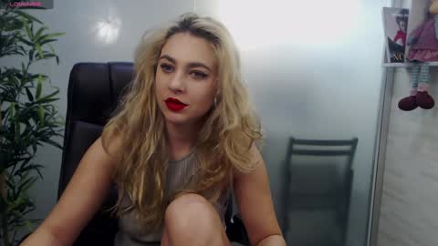 Snapshot of avablue_ chatting on 12-30-24, 04:09 online show from 12-30-24, 04:09