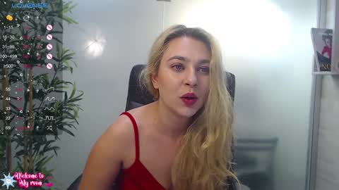 Snapshot of avablue_ chatting on 01-14-25, 03:53 online show from 01-14-25, 03:53