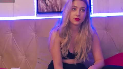 Snapshot of avablue_ chatting on 02-13-25, 07:45 online show from 02-13-25, 07:45