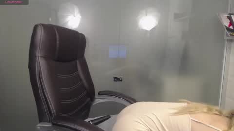 Snapshot of avablue_ chatting on 03-08-25, 04:23 online show from 03-08-25, 04:23