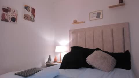 Snapshot of avaline_blanc chatting on 12-12-24, 03:32 Avaline Help me reach 100 likes TRANSMISSION EVERY DAY FROM 39 PM online show from 12-12-24, 03:32