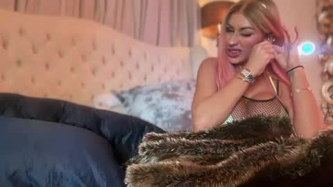 AvalonnFoxx online show from 12-18-24, 03:33