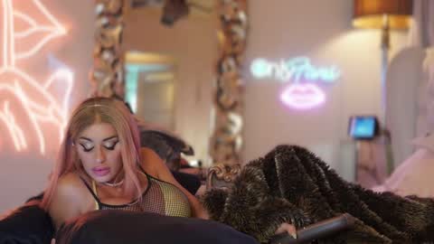 AvalonnFoxx online show from 12-18-24, 06:35