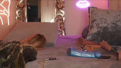 AvalonnFoxx online show from 12-24-24, 06:22