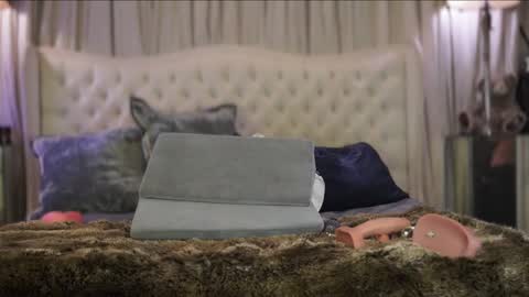 AvalonnFoxx online show from 12-29-24, 06:35