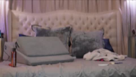 AvalonnFoxx online show from 01-07-25, 06:27