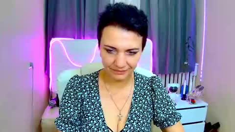 Snapshot of avasaturnian chatting on 09-14-25, 06:23 avasaturnian online show from 09-14-25, 06:23