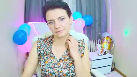 Snapshot of avasaturnian chatting on 09-17-25, 12:29 avasaturnian online show from 09-17-25, 12:29