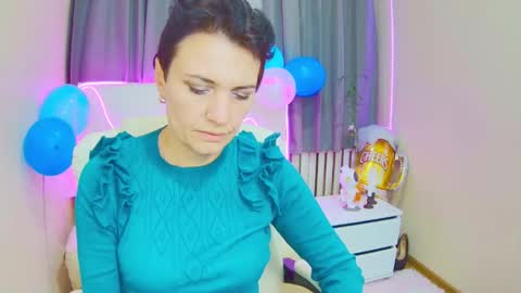 Snapshot of avasaturnian chatting on 09-18-25, 12:07 avasaturnian online show from 09-18-25, 12:07