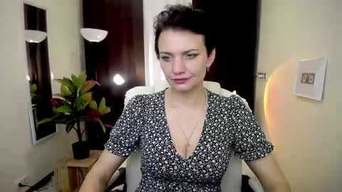 Snapshot of avasaturnian chatting on 10-09-25, 12:25 avasaturnian online show from 10-09-25, 12:25