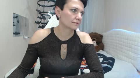 Snapshot of avasaturnian chatting on 10-10-25, 01:21 avasaturnian online show from 10-10-25, 01:21