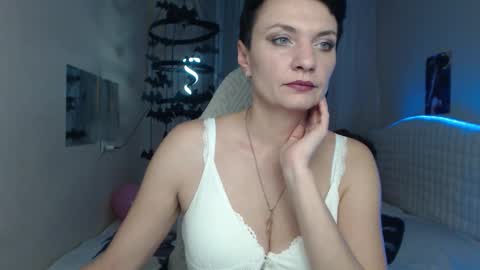Snapshot of avasaturnian chatting on 10-11-25, 12:26 avasaturnian online show from 10-11-25, 12:26