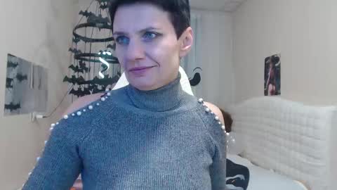 Snapshot of avasaturnian chatting on 10-13-25, 12:16 avasaturnian online show from 10-13-25, 12:16