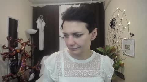 Snapshot of avasaturnian chatting on 10-15-25, 12:27 avasaturnian online show from 10-15-25, 12:27