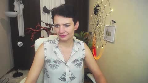 Snapshot of avasaturnian chatting on 10-19-25, 10:27 avasaturnian online show from 10-19-25, 10:27