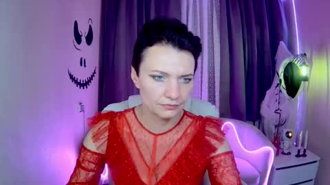 Snapshot of avasaturnian chatting on 10-21-25, 01:01 avasaturnian online show from 10-21-25, 01:01