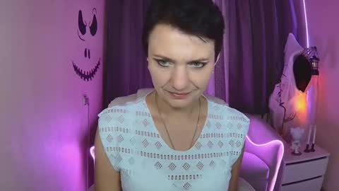 Snapshot of avasaturnian chatting on 10-26-25, 01:28 avasaturnian online show from 10-26-25, 01:28