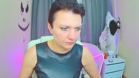 Snapshot of avasaturnian chatting on 11-06-25, 07:42 avasaturnian online show from 11-06-25, 07:42