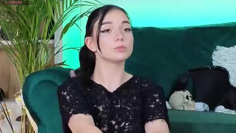 Snapshot of averywillow chatting on 11-04-25, 10:47 AveryWillow online show from 11-04-25, 10:47