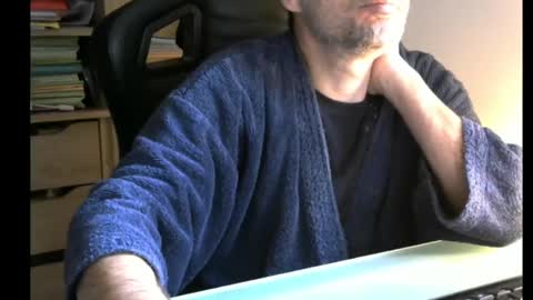 Snapshot of avoswe chatting on 01-14-25, 08:09 YANN... and SOPHIE sometimes online show from 01-14-25, 08:09