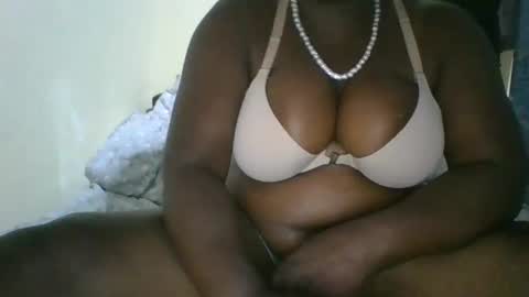 Snapshot of avril254 chatting on 10-19-25, 05:57 avril254 online show from 10-19-25, 05:57