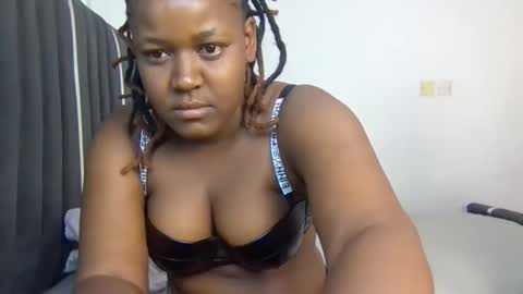 Avril online show from 02-16-26, 07:15