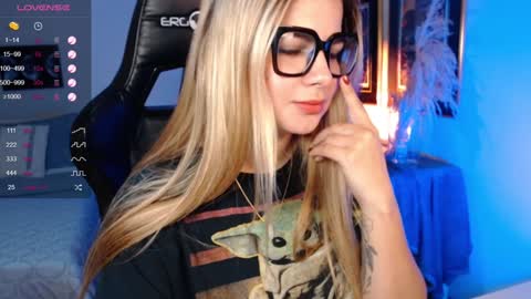 Snapshot of avrill_morgan chatting on 12-09-24, 08:01 Avrill Morgan online show from 12-09-24, 08:01