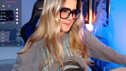 Snapshot of avrill_morgan chatting on 12-19-24, 07:40 Avrill Morgan online show from 12-19-24, 07:40